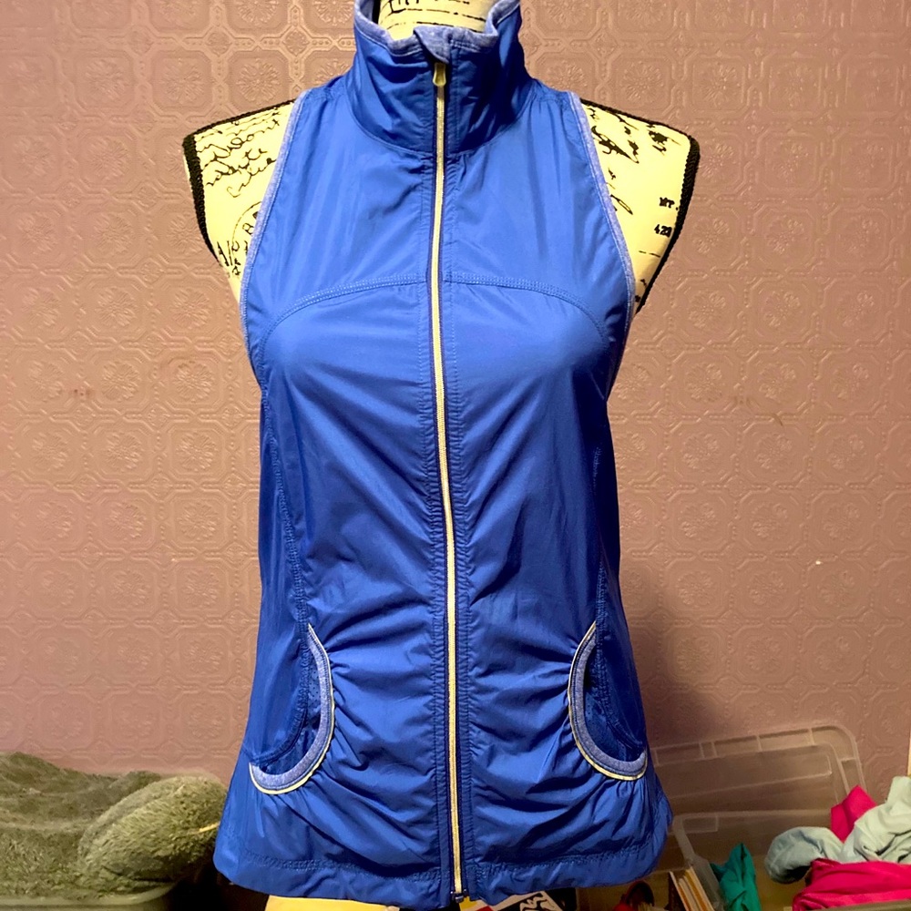 Lululemon size 4 purple vest